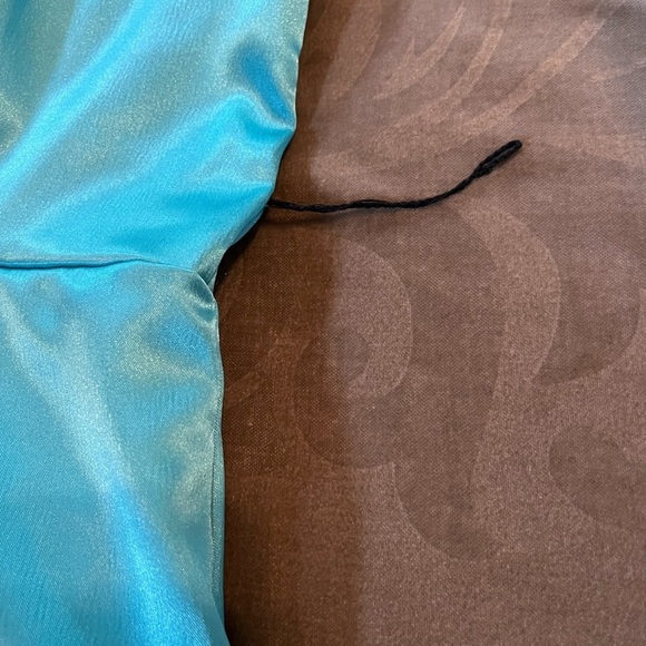 𝅺Teal short satin strapless, skirt is bubbled. Excellent condition - Picture 3 of 5